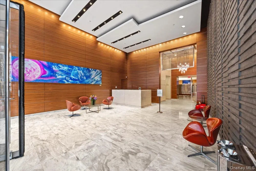 350 W 42nd Street #19I New York (Manhattan), NY 10036