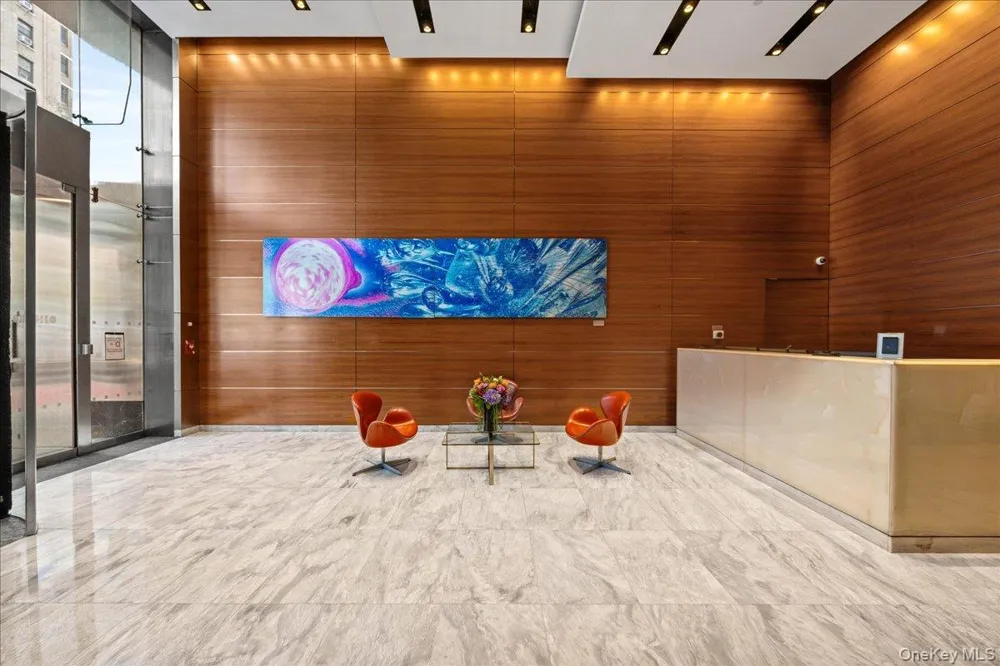 350 W 42nd Street #19I New York (Manhattan), NY 10036