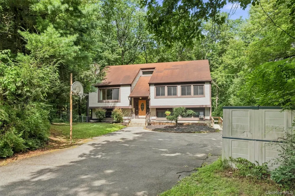 383 Rt 32 Woodbury, NY 10917
