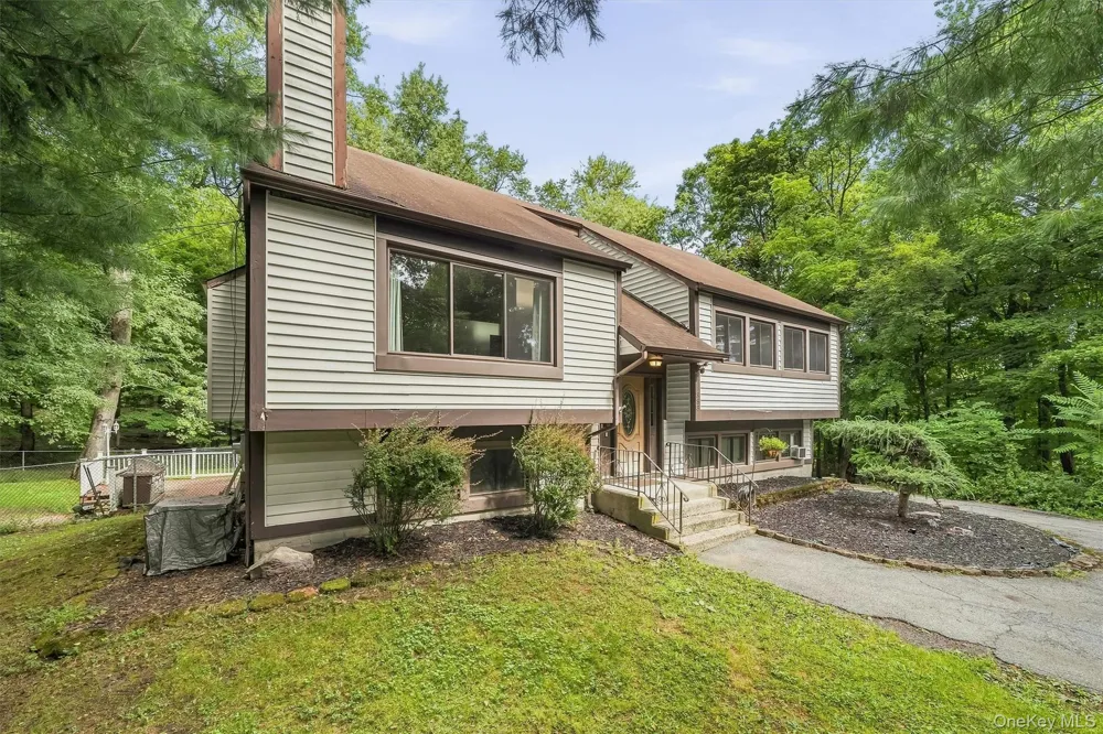 383 Rt 32 Woodbury, NY 10917