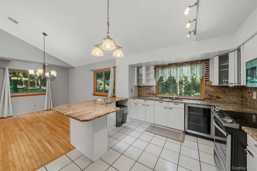 383 Rt 32 Woodbury, NY 10917