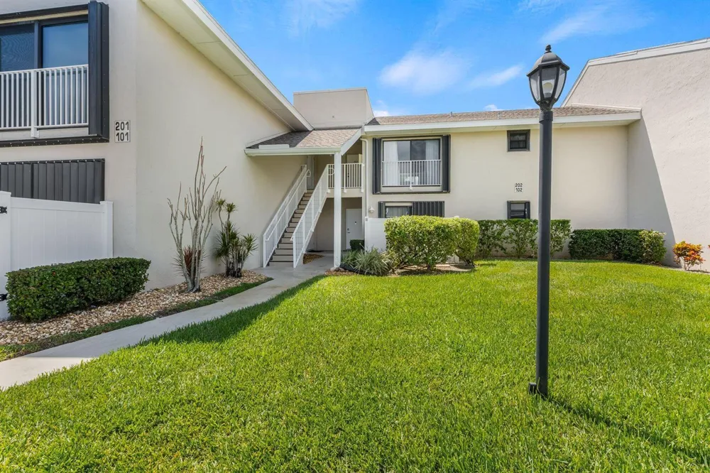 3209 S Lakeview Circle #8202 Hutchinson Island, FL 34949