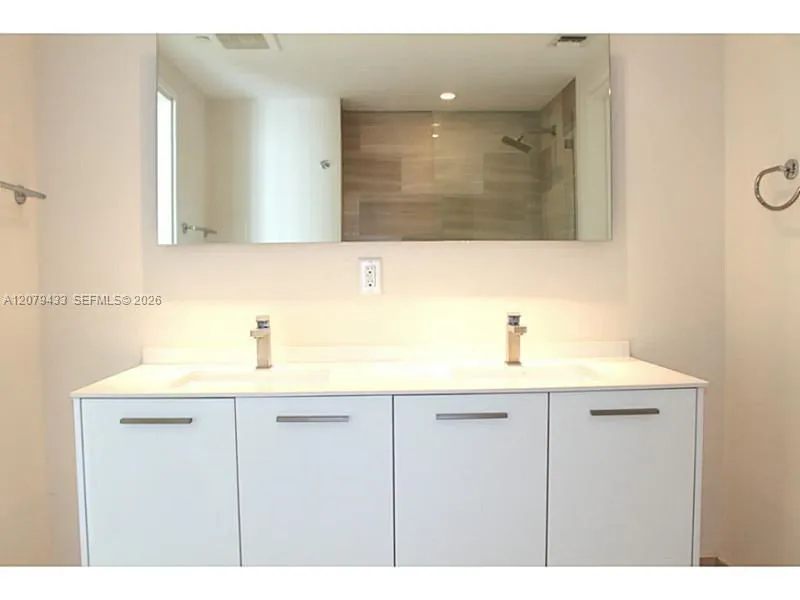 1300 Brickell Bay Dr #1008 Miami, FL 33131