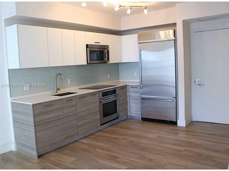 1300 Brickell Bay Dr #1008 Miami, FL 33131