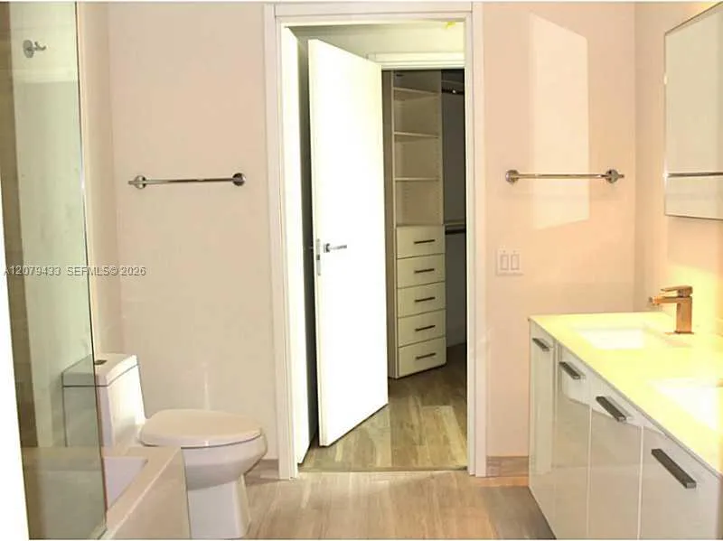 1300 Brickell Bay Dr #1008 Miami, FL 33131