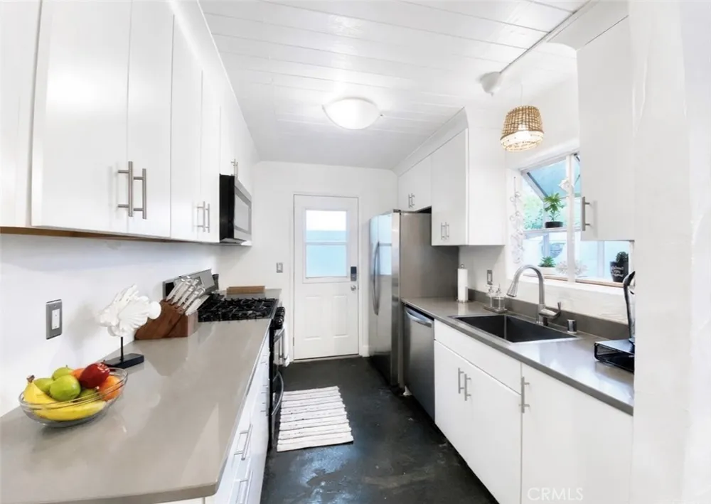 332 Lugonia Street Newport Beach, CA 92663
