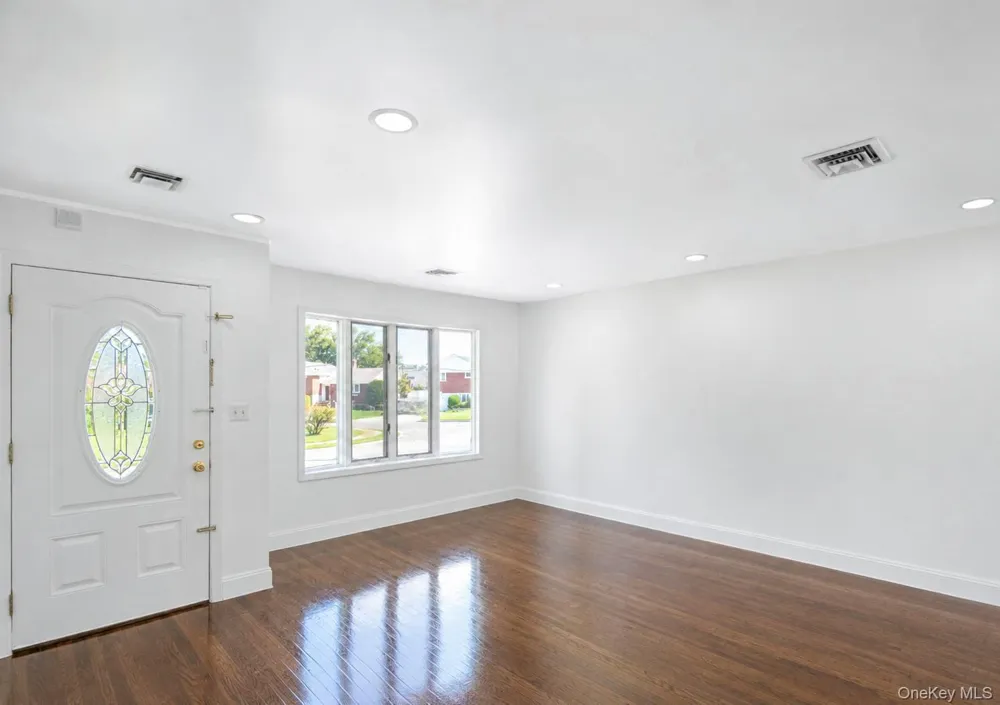 71 6th Street Hicksville, NY 11801