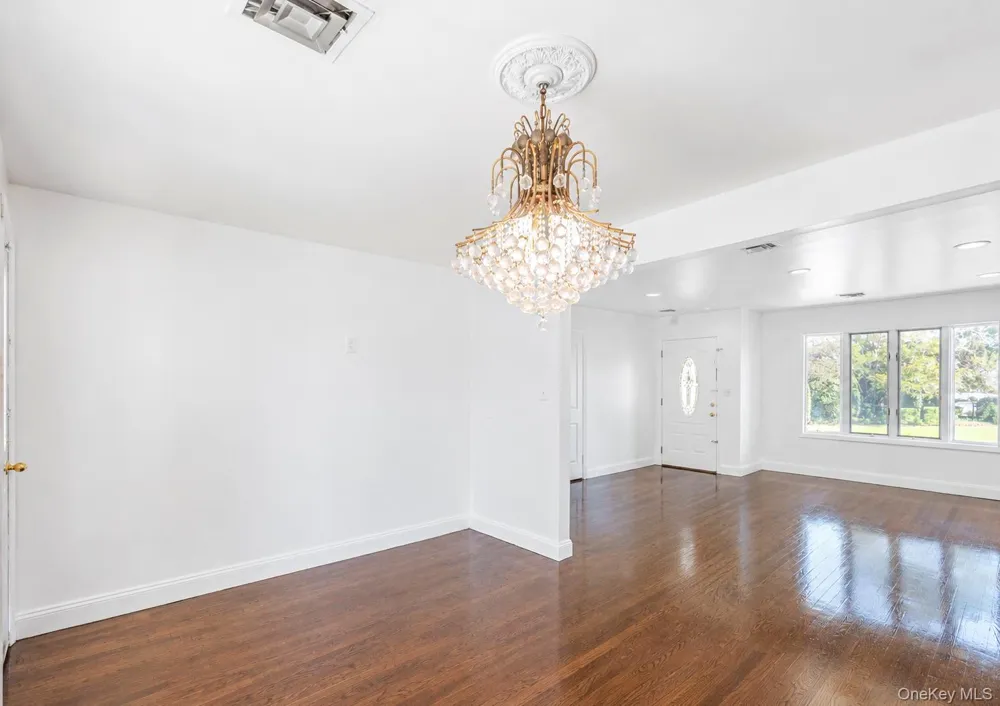 71 6th Street Hicksville, NY 11801