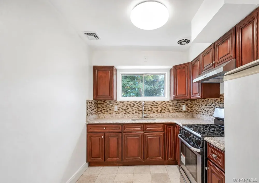 71 6th Street Hicksville, NY 11801