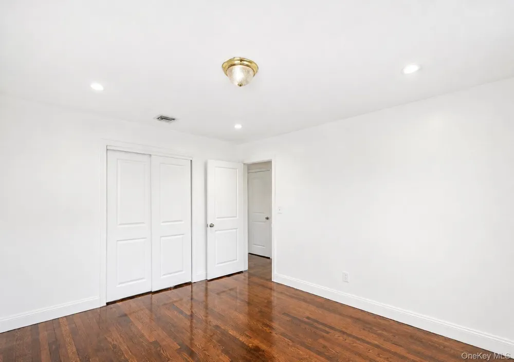 71 6th Street Hicksville, NY 11801