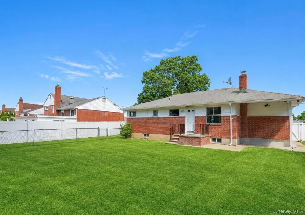 71 6th Street Hicksville, NY 11801