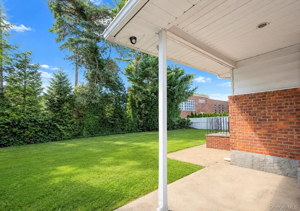 71 6th Street Hicksville, NY 11801