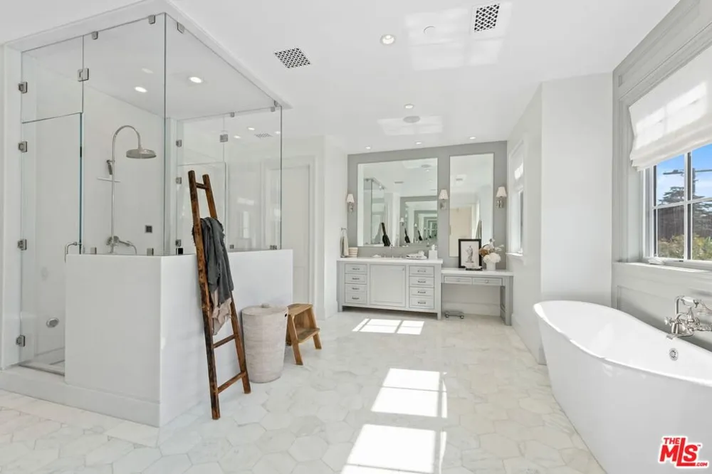 210 21st Street Santa Monica, CA 90402
