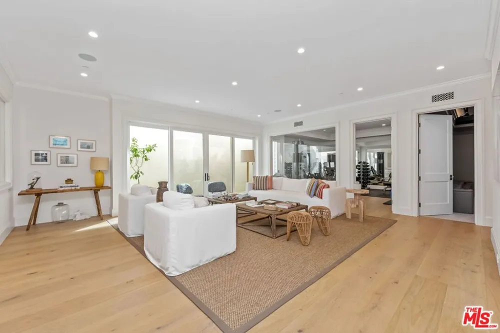 210 21st Street Santa Monica, CA 90402