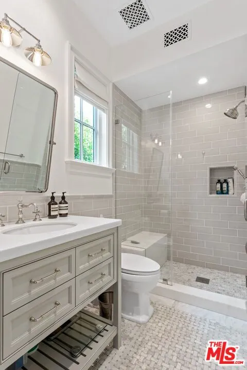 210 21st Street Santa Monica, CA 90402