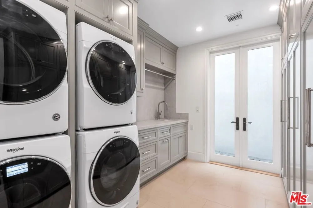 210 21st Street Santa Monica, CA 90402