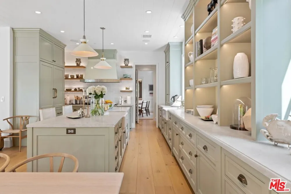 210 21st Street Santa Monica, CA 90402