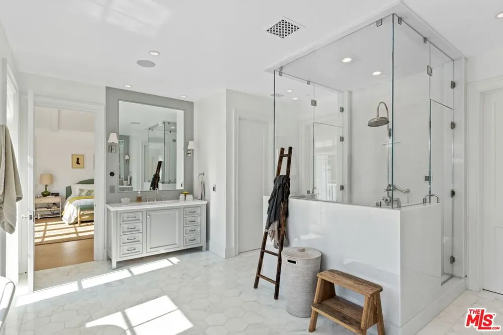 210 21st Street Santa Monica, CA 90402