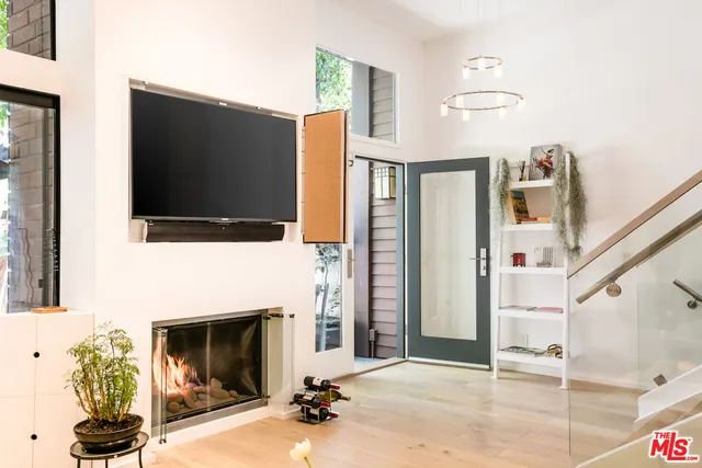 13050 Mindanao Way #6 Marina del Rey, CA 90292