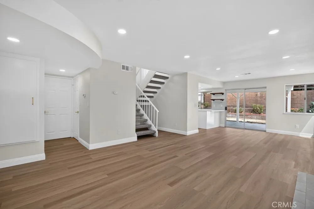646 W Home Rialto, CA 92376