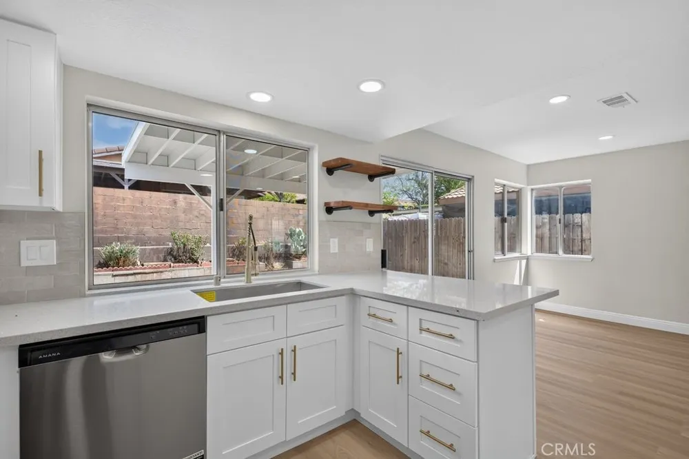 646 W Home Rialto, CA 92376