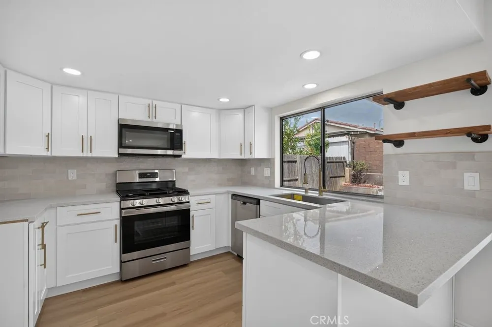 646 W Home Rialto, CA 92376