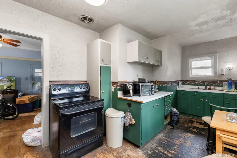 328 Romeo Road Rochester City, MI 48307