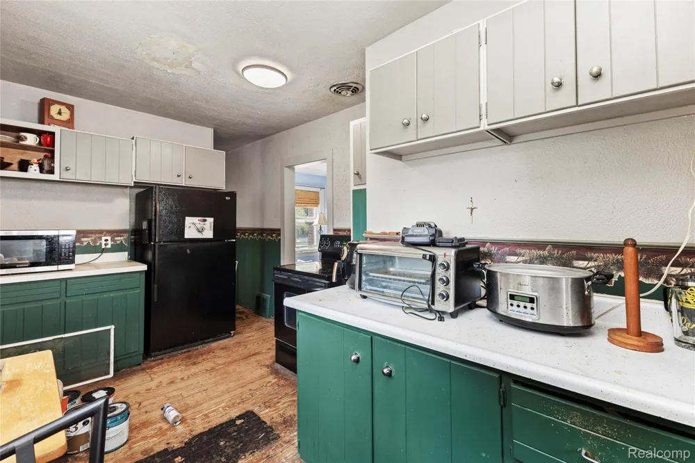 328 Romeo Road Rochester City, MI 48307