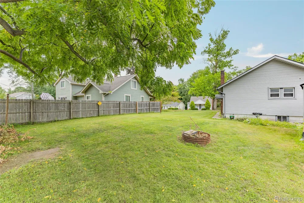 328 Romeo Road Rochester City, MI 48307