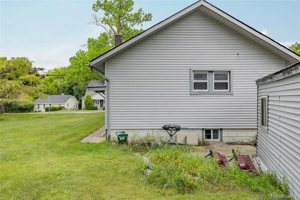 328 Romeo Road Rochester City, MI 48307