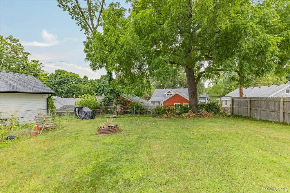 328 Romeo Road Rochester City, MI 48307