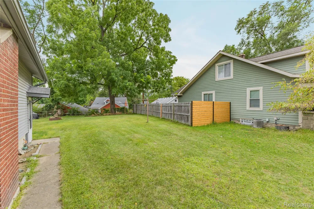 328 Romeo Road Rochester City, MI 48307