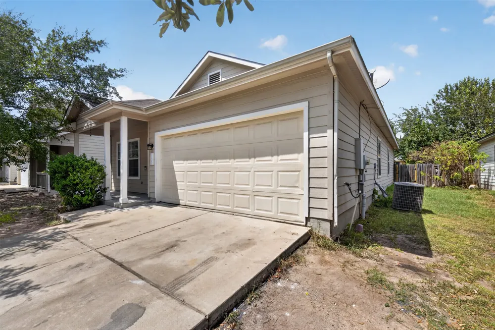 11500 Lapoynor Street Manor, TX 78653
