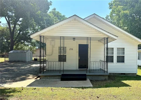 216 E E STREET