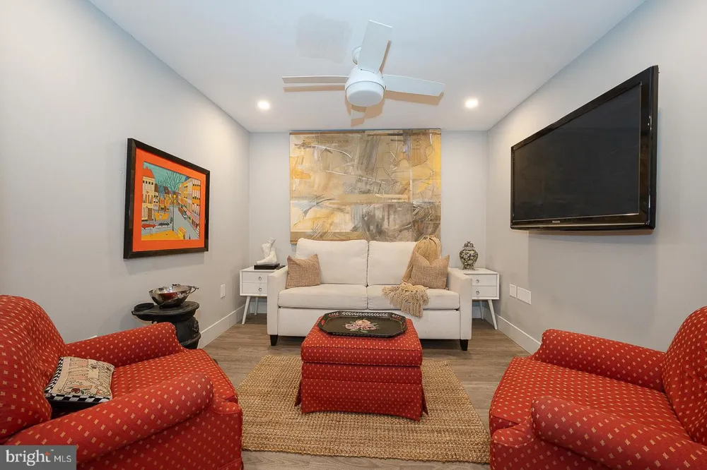 1919 CHESTNUT STREET #714 Philadelphia, PA 19103