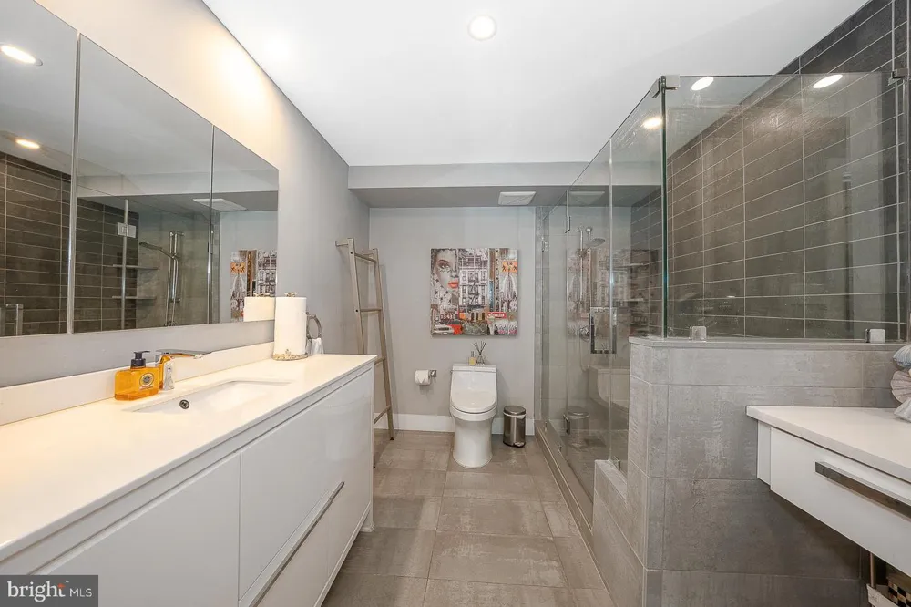 1919 CHESTNUT STREET #714 Philadelphia, PA 19103
