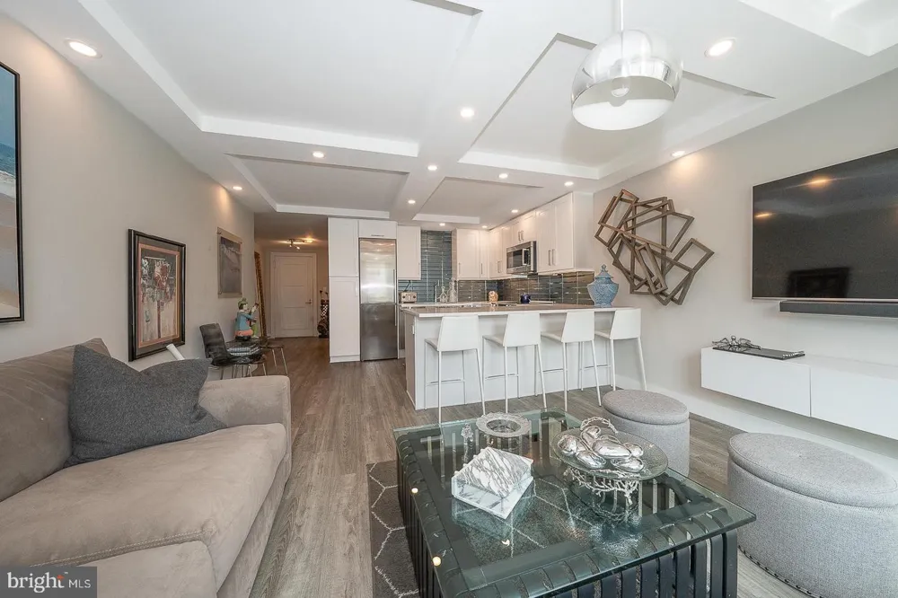 1919 CHESTNUT STREET #714 Philadelphia, PA 19103