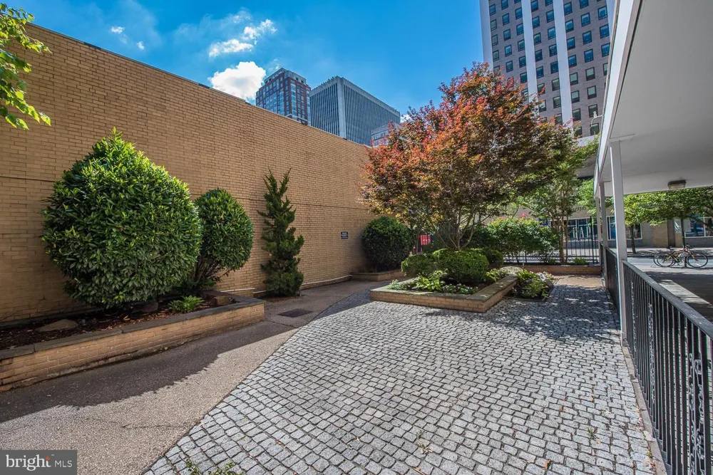 1919 CHESTNUT STREET #714 Philadelphia, PA 19103