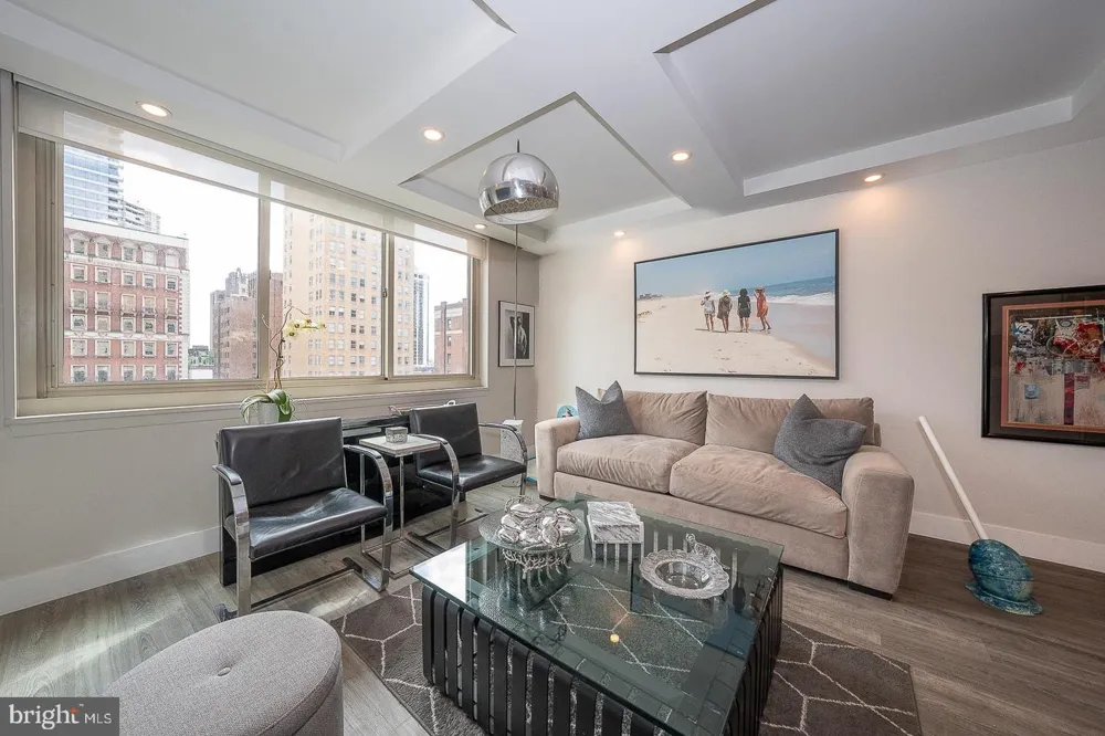 1919 CHESTNUT STREET #714 Philadelphia, PA 19103