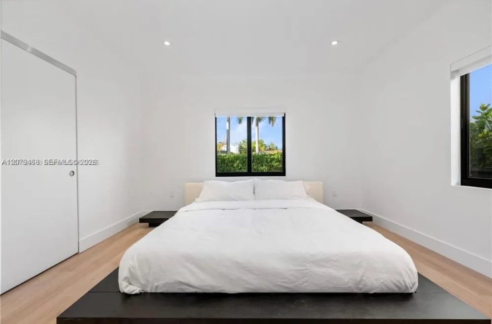 900 W 47th Ct Miami Beach, FL 33140