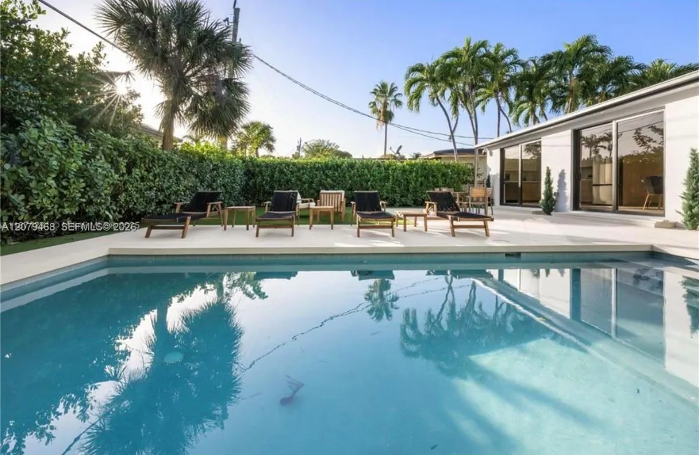 900 W 47th Ct Miami Beach, FL 33140