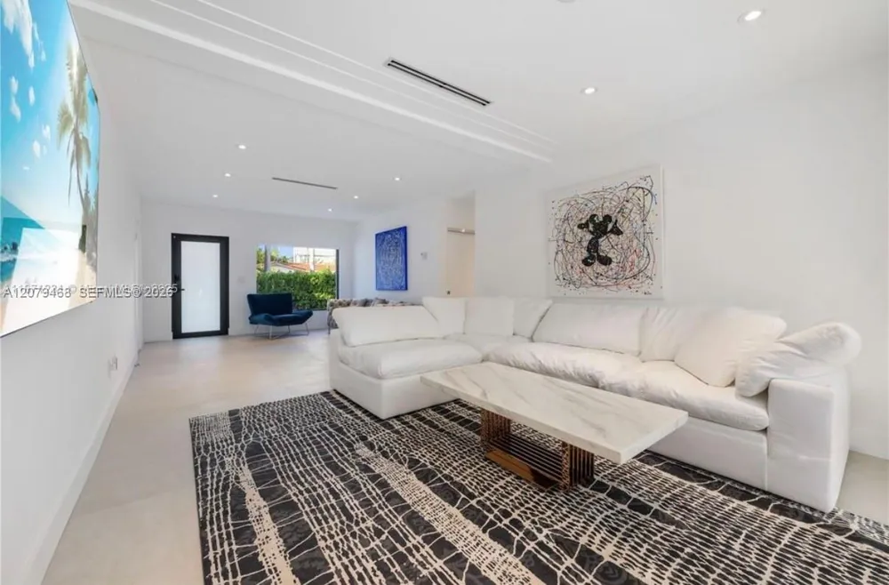900 W 47th Ct Miami Beach, FL 33140