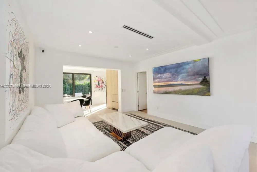 900 W 47th Ct Miami Beach, FL 33140