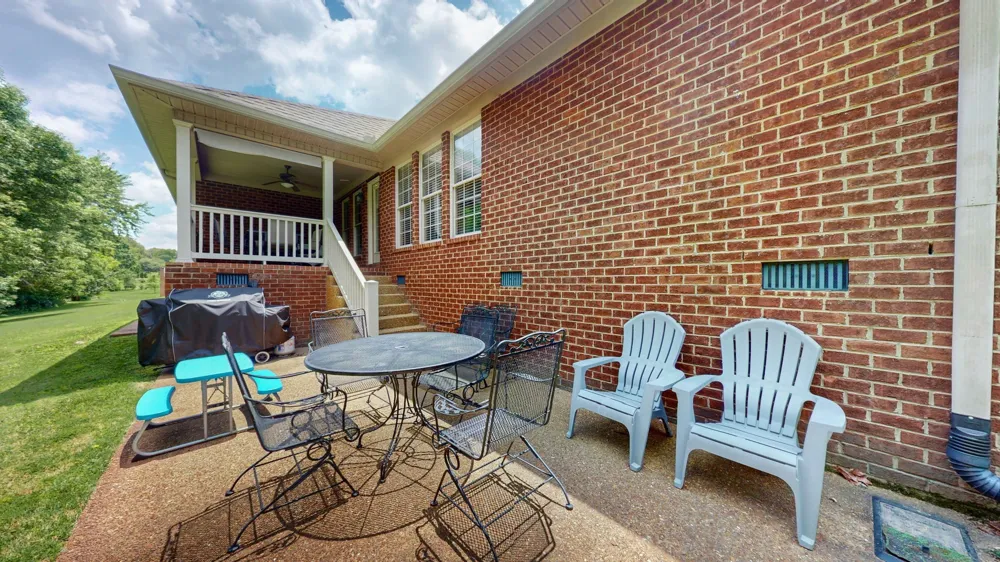 1007 Briarwood Dr Cottontown, TN 37048