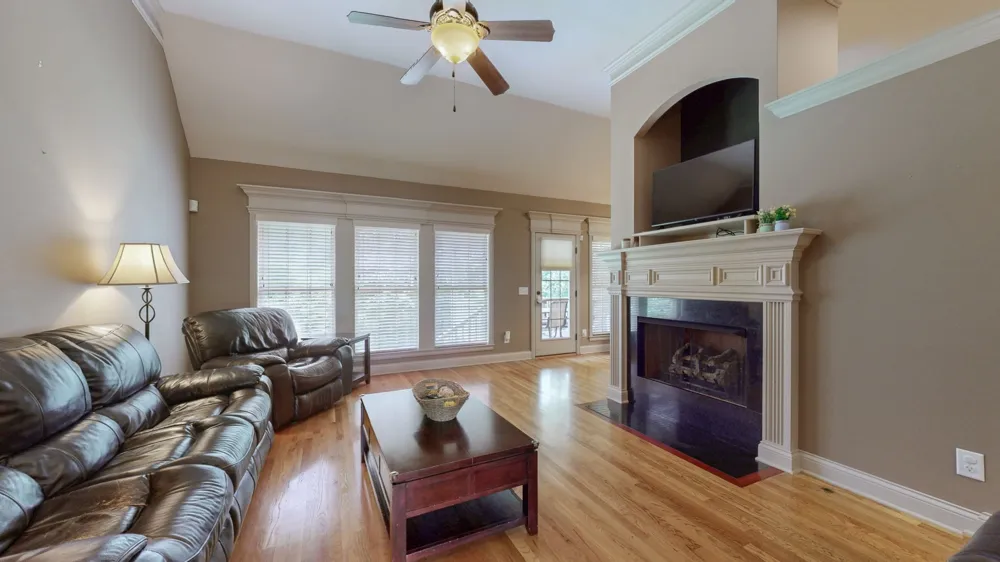 1007 Briarwood Dr Cottontown, TN 37048