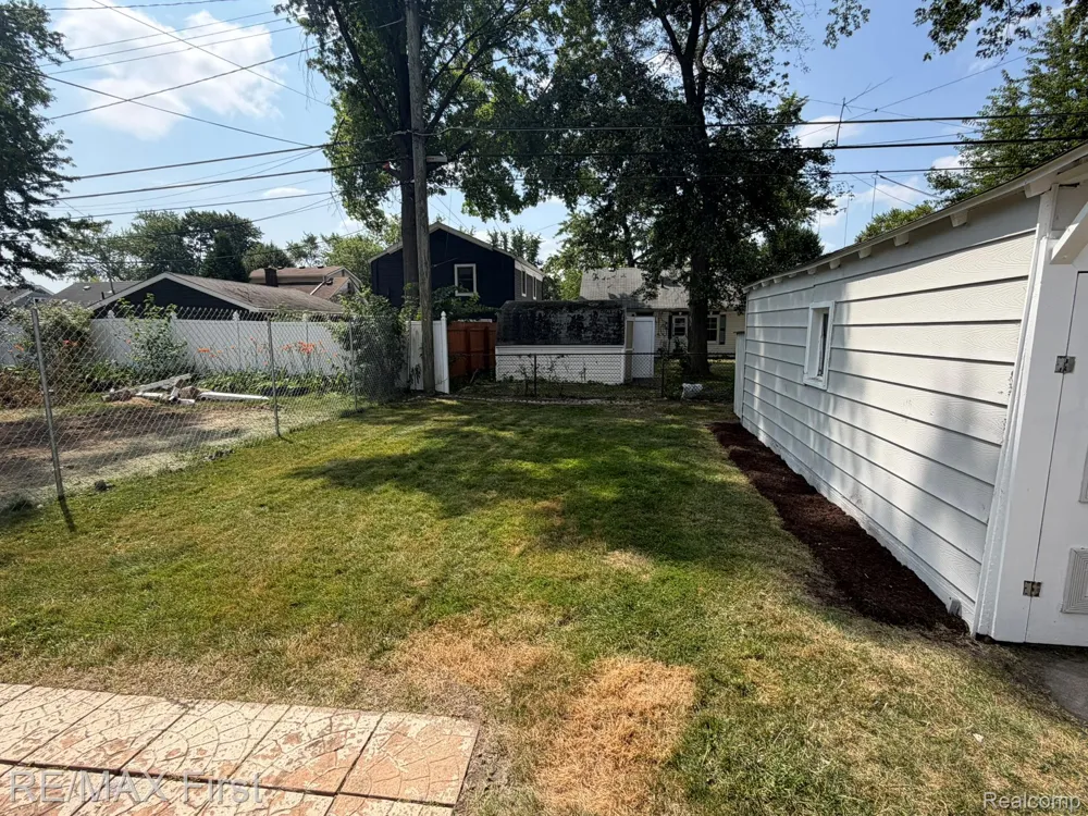 2000 Moorhouse Street Ferndale City, MI 48220