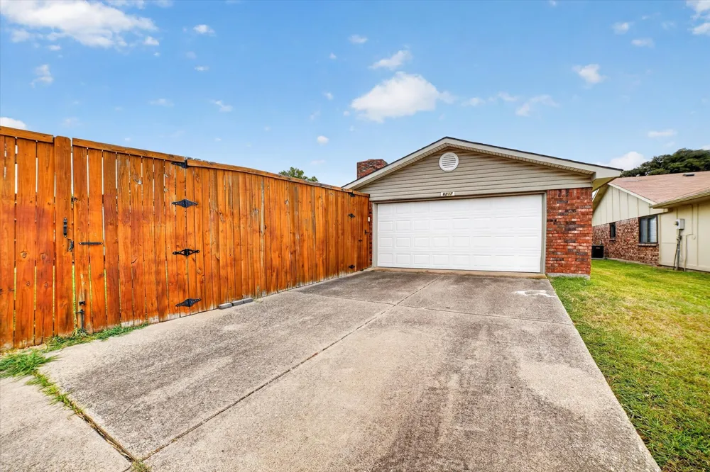 6217 Fallbrook Drive Garland, TX 75043