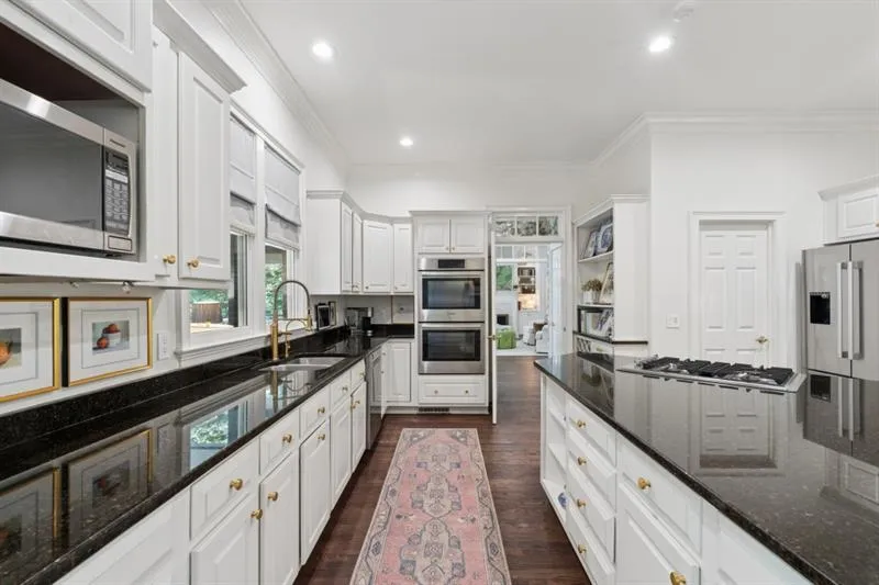 553 Bryn Mawr Lane NW Atlanta, GA 30327