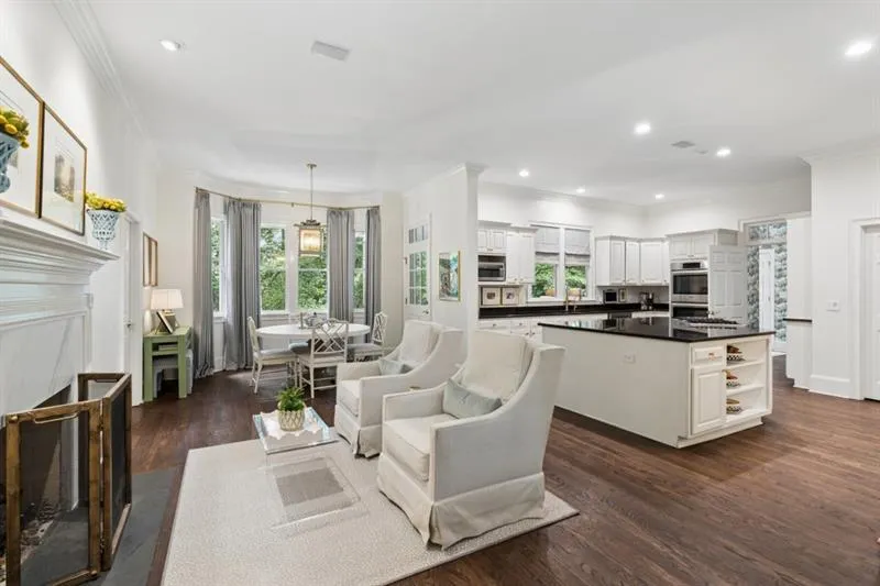 553 Bryn Mawr Lane NW Atlanta, GA 30327