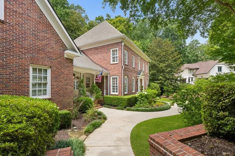 553 Bryn Mawr Lane NW Atlanta, GA 30327